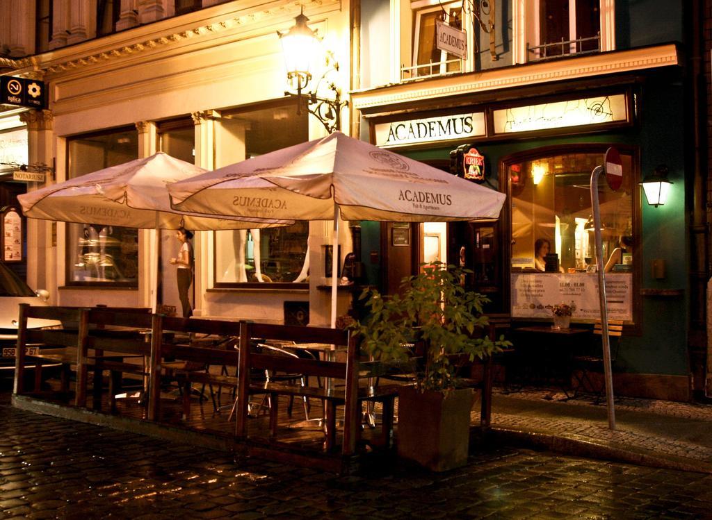 Academus Pub & Guest House Breslavia Esterno foto