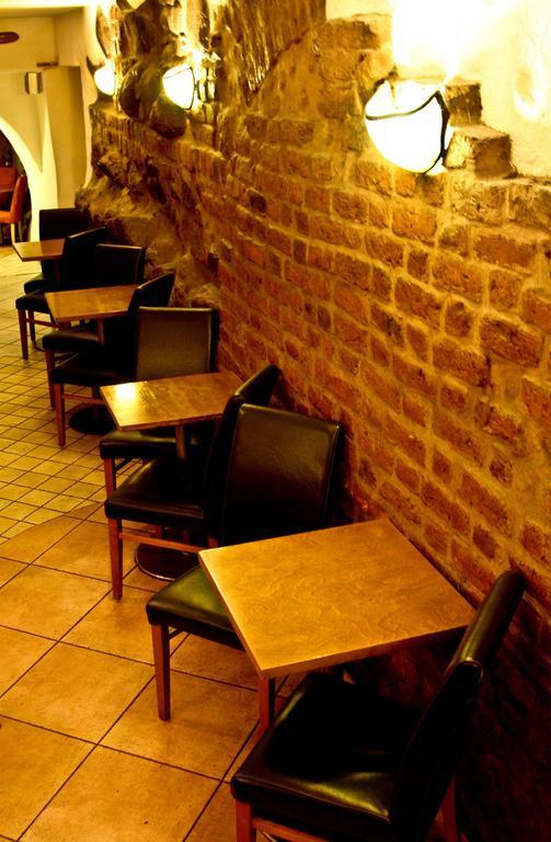 Academus Pub & Guest House Breslavia Esterno foto