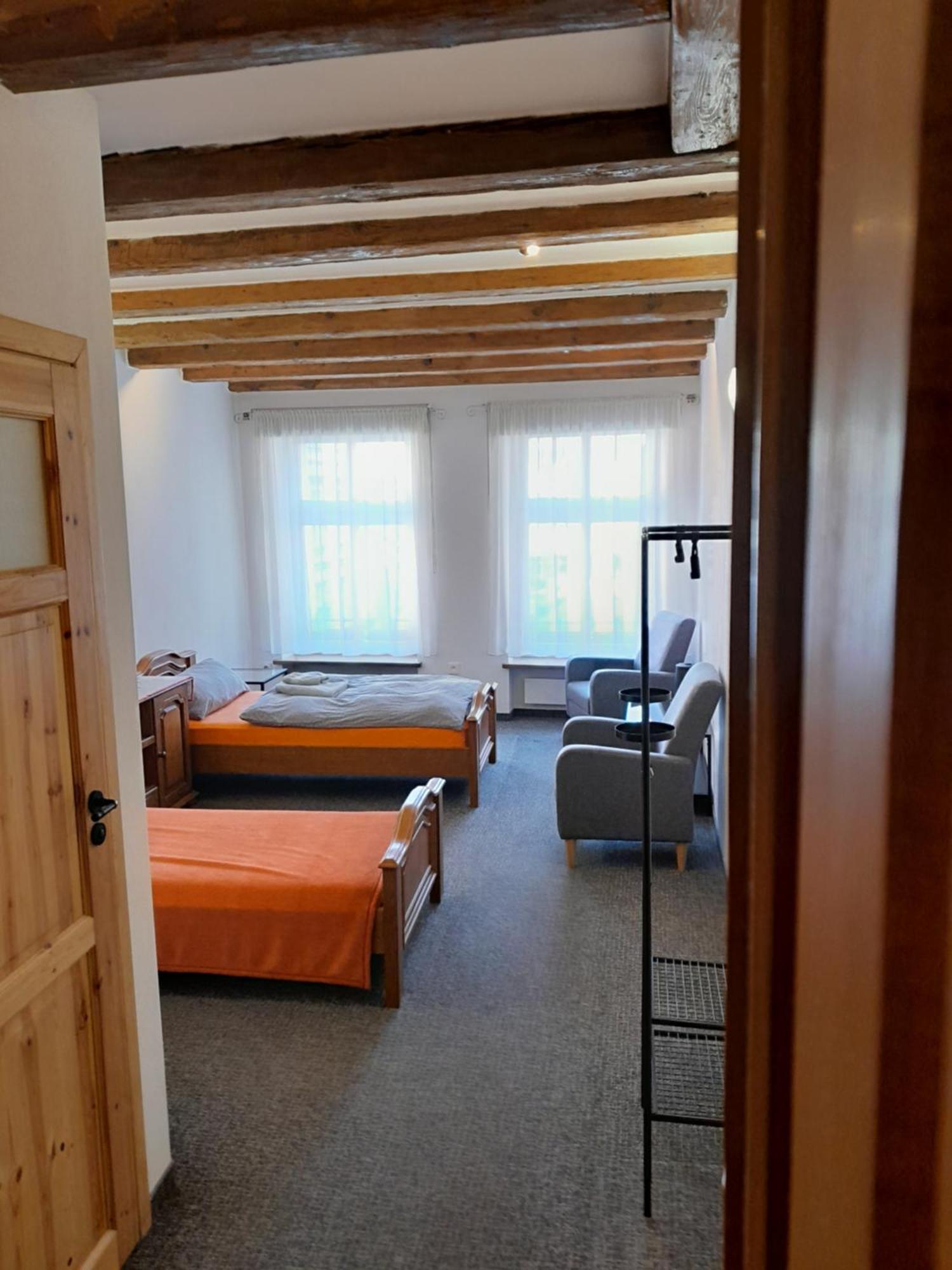 Academus Pub & Guest House Breslavia Esterno foto