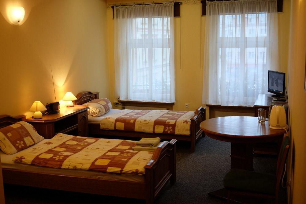 Academus Pub & Guest House Breslavia Esterno foto