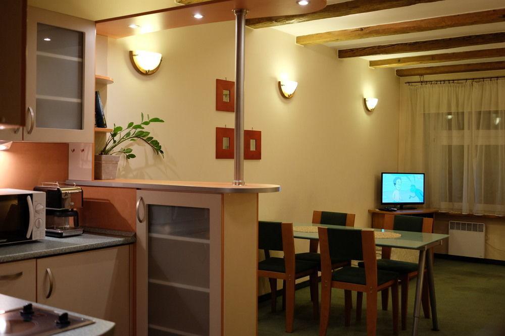 Academus Pub & Guest House Breslavia Esterno foto