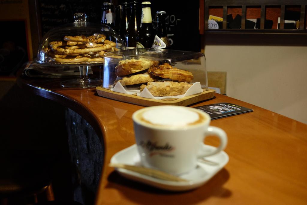 Academus Pub & Guest House Breslavia Esterno foto