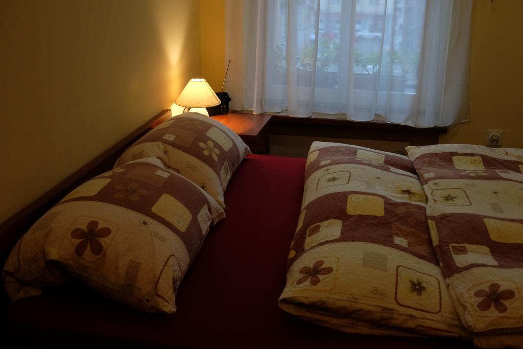 Academus Pub & Guest House Breslavia Esterno foto