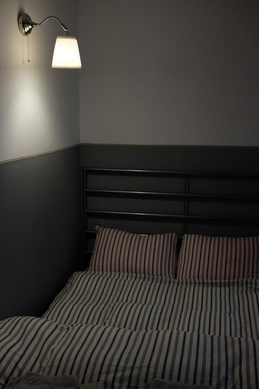 Academus Pub & Guest House Breslavia Esterno foto