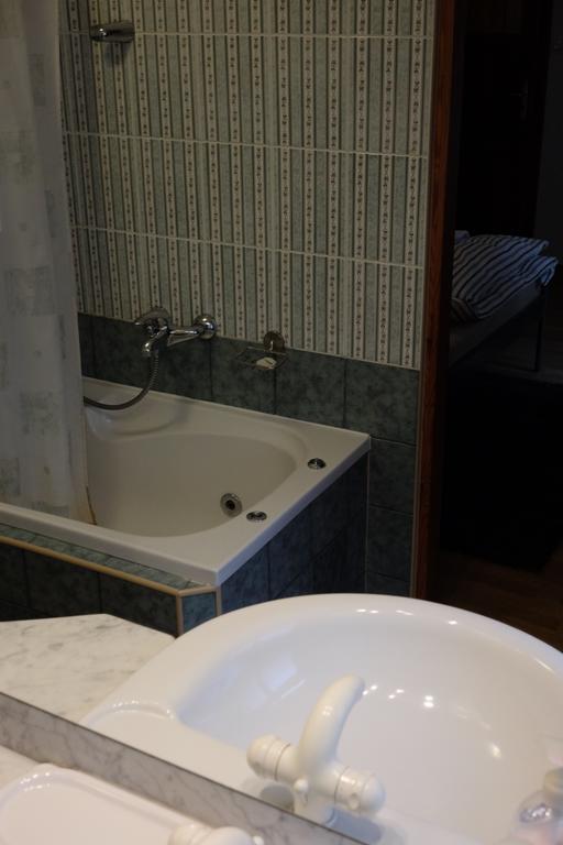 Academus Pub & Guest House Breslavia Esterno foto