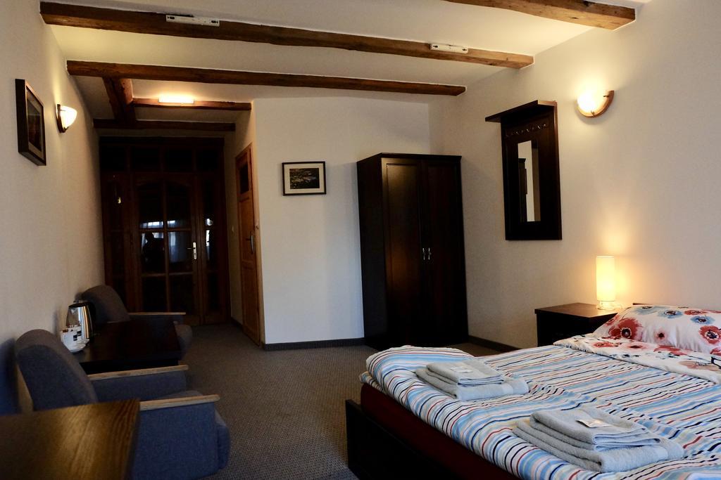 Academus Pub & Guest House Breslavia Esterno foto