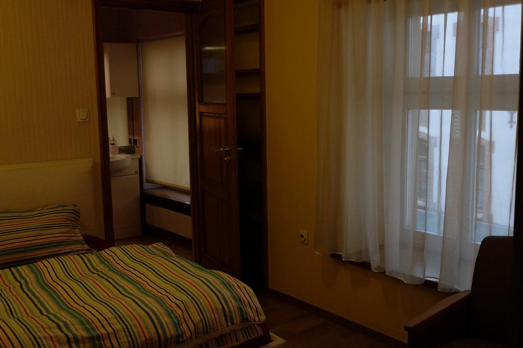 Academus Pub & Guest House Breslavia Esterno foto