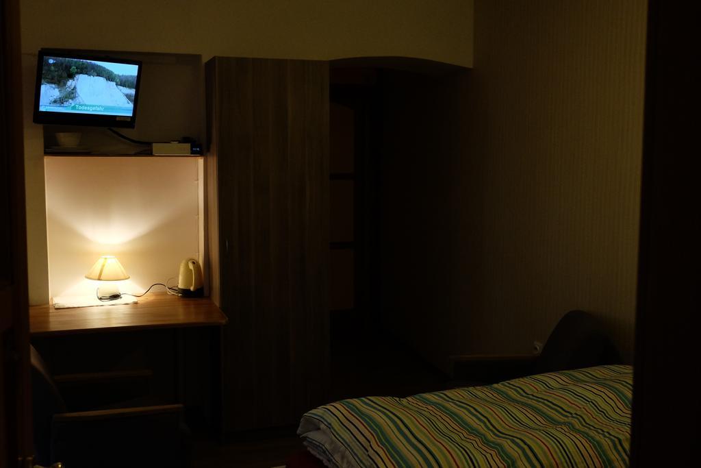 Academus Pub & Guest House Breslavia Esterno foto