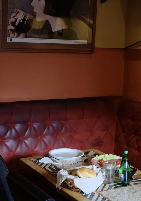 Academus Pub & Guest House Breslavia Esterno foto