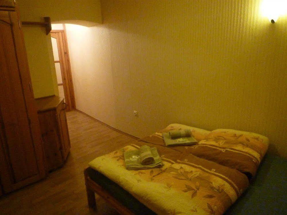 Academus Pub & Guest House Breslavia Esterno foto